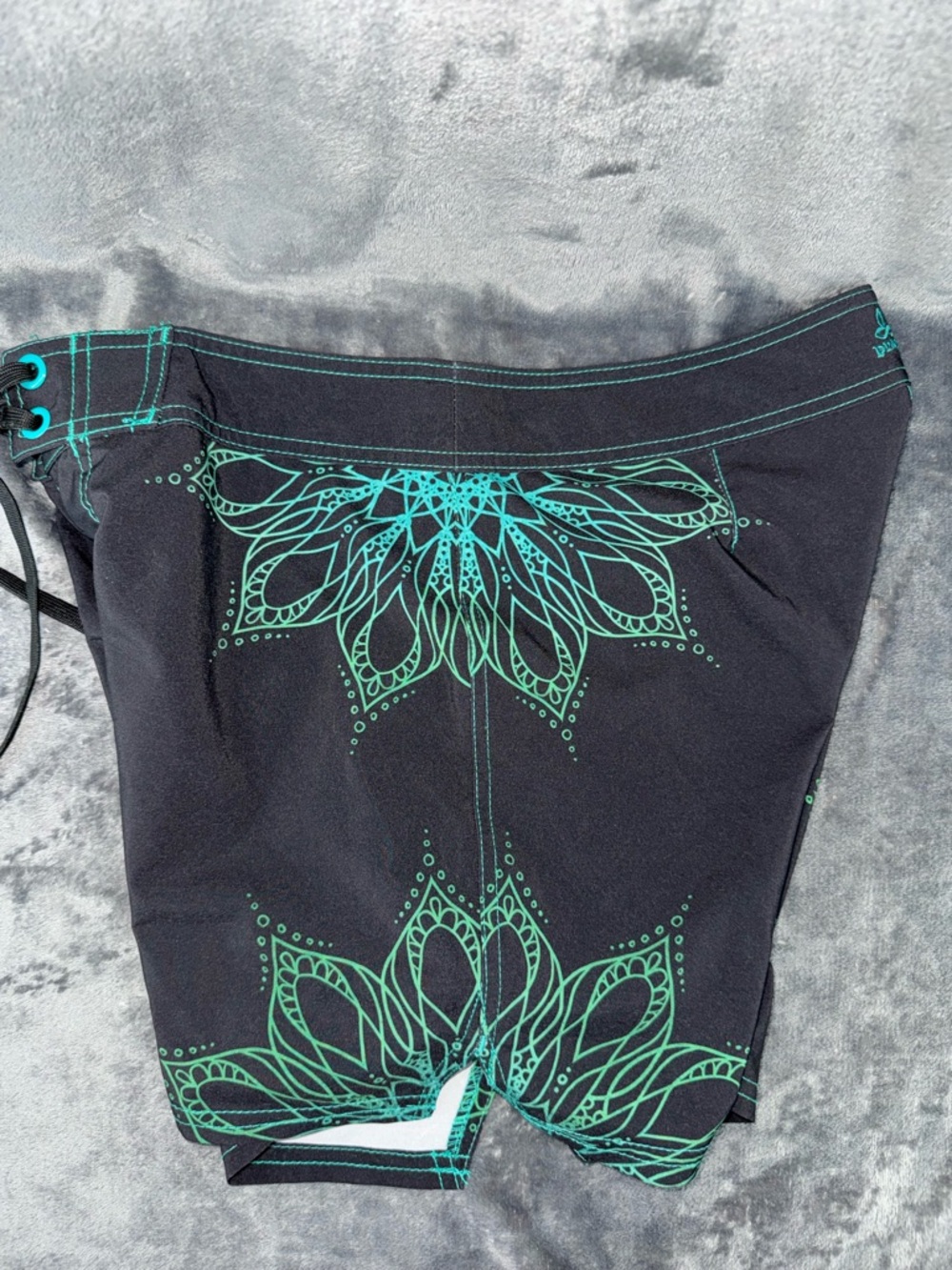 PrAna Makenna Black, Green, & Blue Mandala Board Swim Short Size Small - Picture 5 of 6